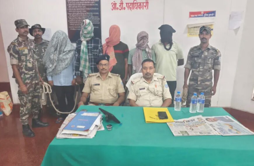 सरायकेला: आरआईटी थाना पुलिस ने पांच गैर-जमानती वारंटियों को किया गिरफ्तार