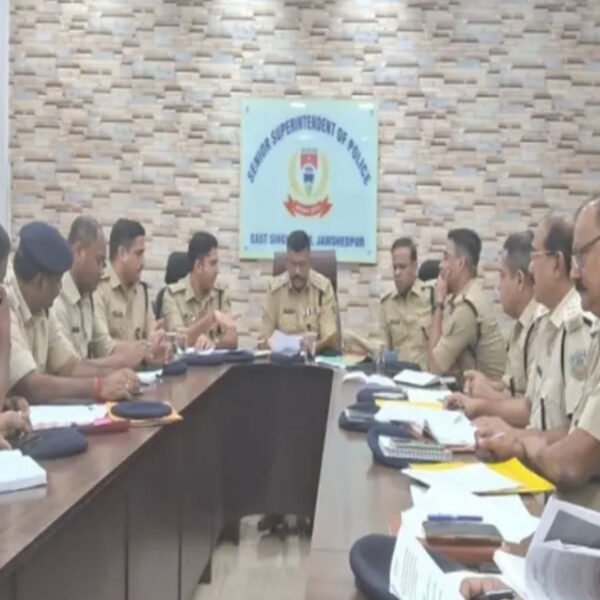 जमशेदपुर न्यूज़: डीडी बार हमला मामले की जांच तेज, डीआईजी ने अधिकारियों के साथ की&hellip;