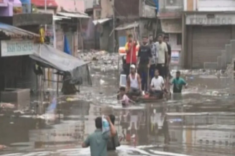 मानसून अपडेट: कई राज्यों में भारी बारिश से हालात बिगड़े, बाढ़ और भूस्खलन से जनजीवन प्रभावित