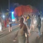 दुमका न्यूज: खड़े ट्रक से टकराई तेज रफ्तार बाइक, दो युवकों की मौत