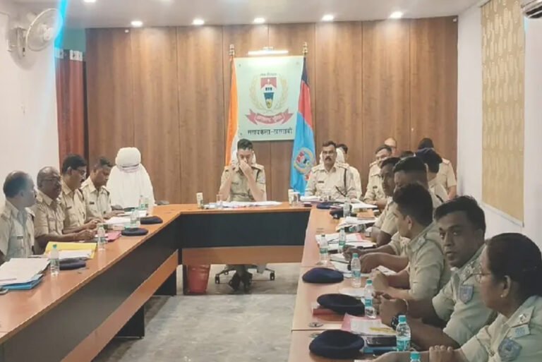 सरायकेला न्यूज: अपराध नियंत्रण और सड़क सुरक्षा को लेकर एसपी ने अधिकारियों को दिए सख्त निर्देश