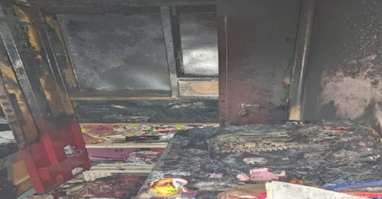 गम्हरिया न्यूज: बंद घर में लगी भीषण आग, लाखों की संपत्ति जलकर खाक
