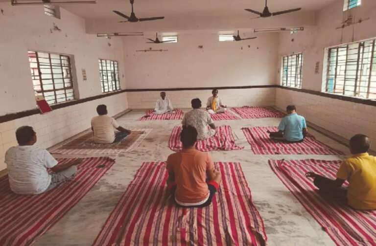 Seraikela News: सरायकेला में 15 दिवसीय योग, आयुर्वेद और नशा मुक्ति शिविर का हुआ समापन