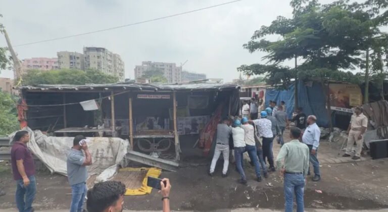 Jamshedpur News: सोनारी मरीन ड्राइव पर टाटा स्टील ने हटाए अवैध निर्माण