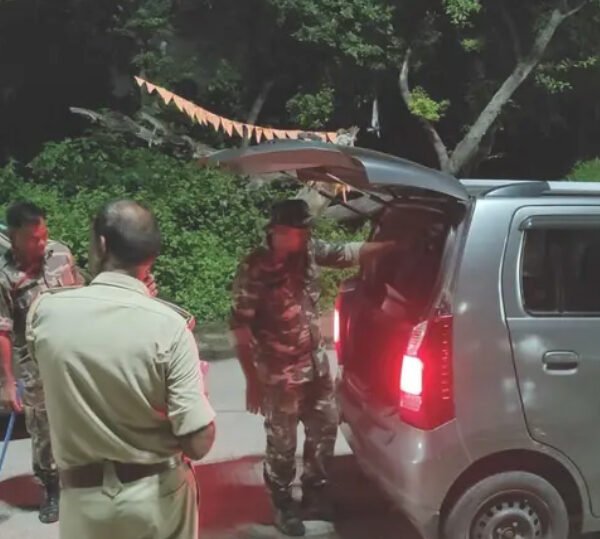 आदित्यपुर न्यूज: रोड नंबर-32 के पास पुलिस ने चलाया एंटी क्राइम चेकिंग अभियान