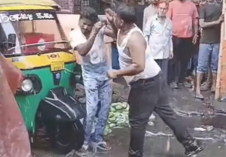 Jamshedpur News: साकची बाजार में फल व्यापारी के कर्मचारी से मारपीट, आरोपी गिरफ्तार
