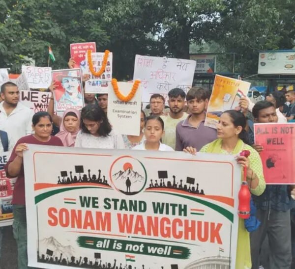 जमशेदपुर: AISO के बैनर तले छात्रों ने किया प्रदर्शन, पेपर लीक के विरोध में शिक्षा&hellip;