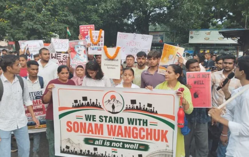 जमशेदपुर: AISO के बैनर तले छात्रों ने किया प्रदर्शन, पेपर लीक के&hellip;