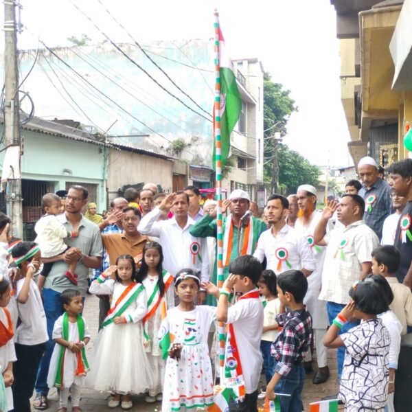 जमशेदपुर में स्वतंत्रता दिवस पर यूनाइटेड बॉयज क्लब ने किया ध्वजारोहण
