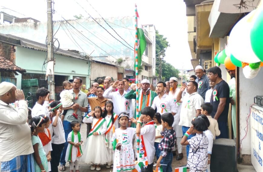 जमशेदपुर में स्वतंत्रता दिवस पर यूनाइटेड बॉयज क्लब ने किया ध्वजारोहण