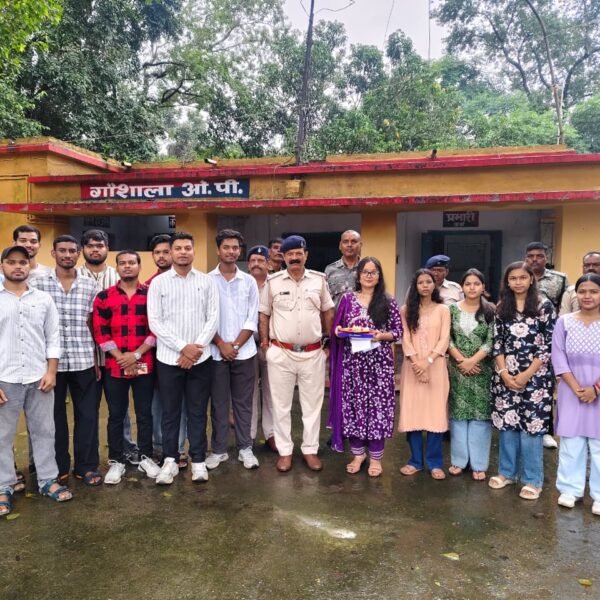 रक्षकों के नाम राखी!!LiGHT Sindri ने पुलिस और सुरक्षा कर्मियों को बांधी राखी…