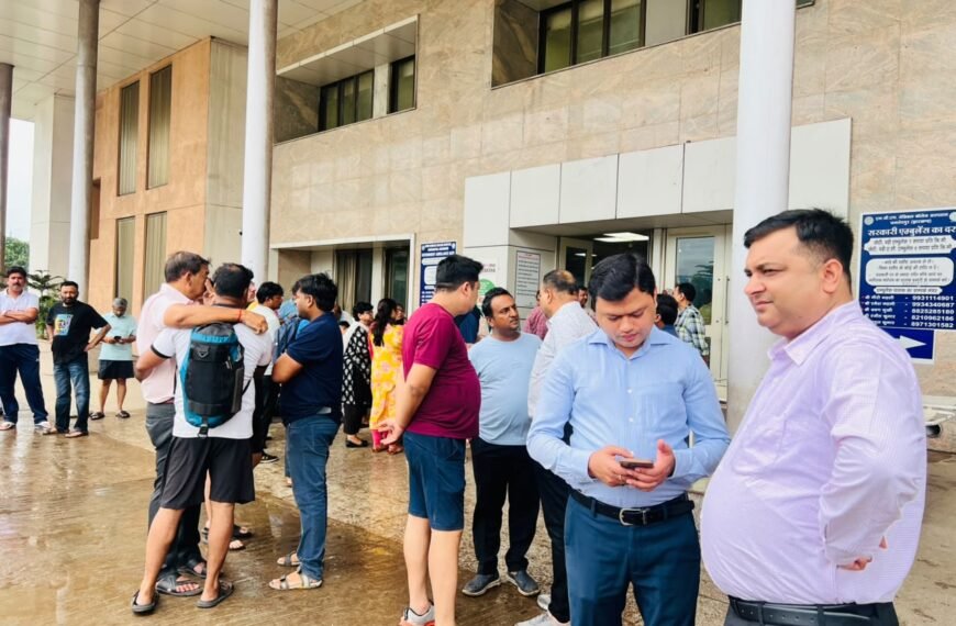 जमशेदपुर में भीषण सड़क हादसा: ब्रेकडाउन ट्रेलर में घुसी तेज रफ्तार कार,&hellip;